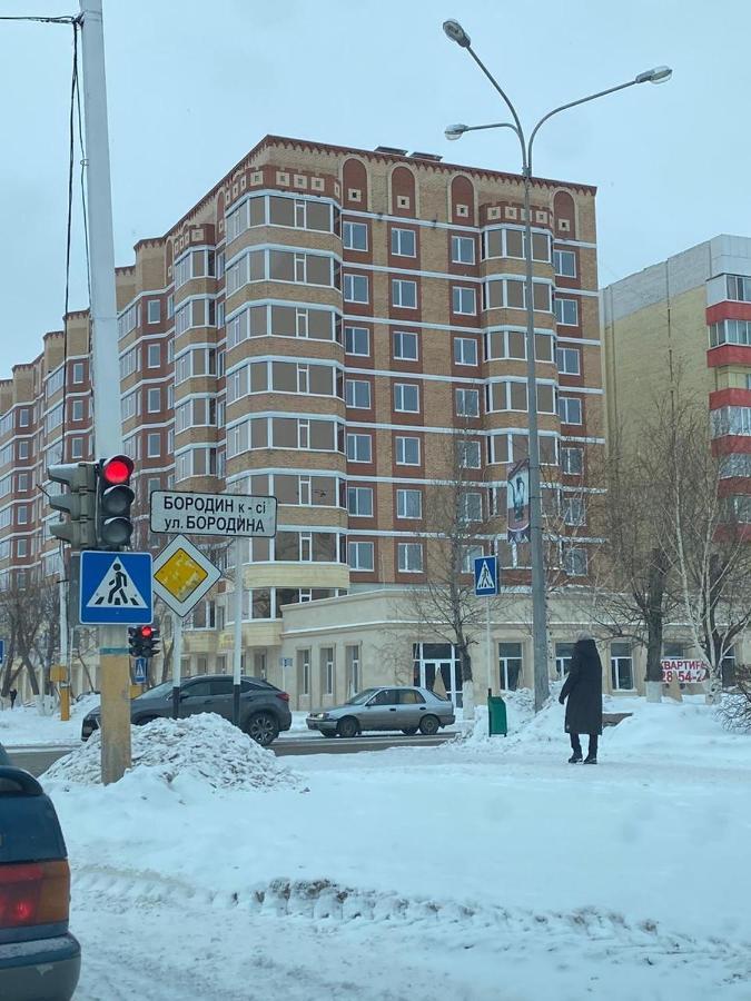 2-Ухкомнатная Современная Новая Квартира В Центре Города 코스타나이 외부 사진